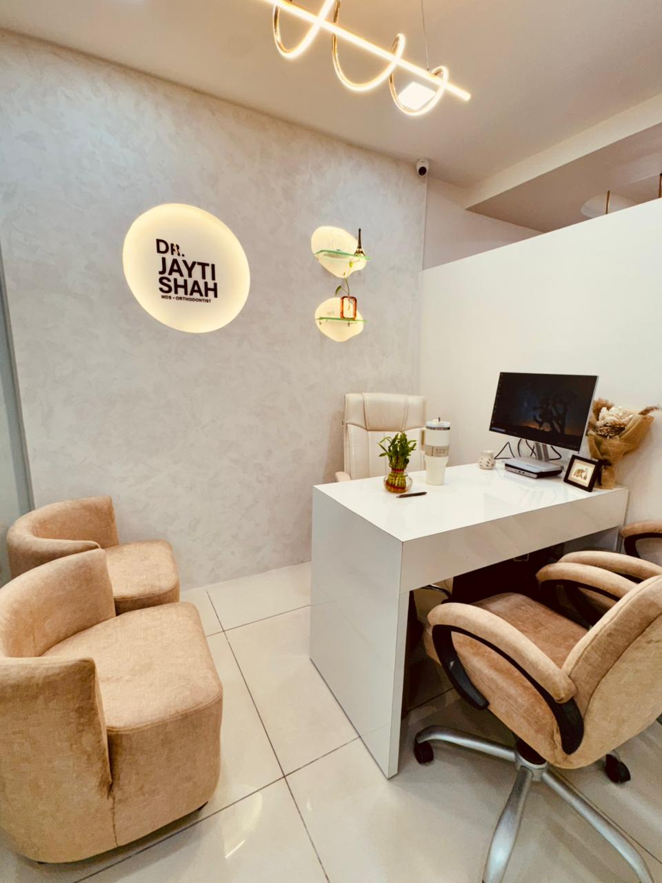 RJ Luxe Dental Clinic Ahmedabad - Modern Treatment Room